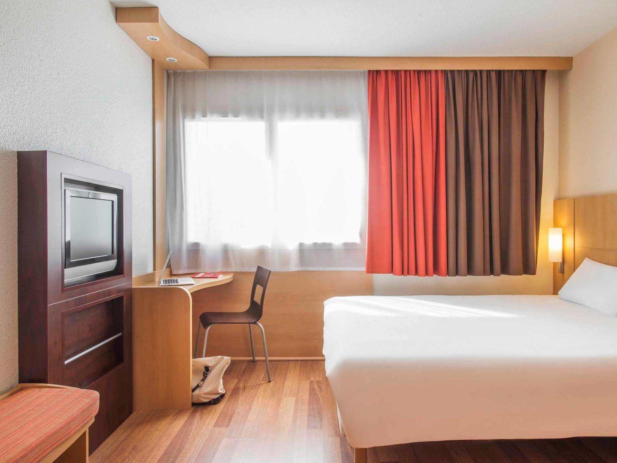 Ibis Cholet Hotel Eksteriør billede